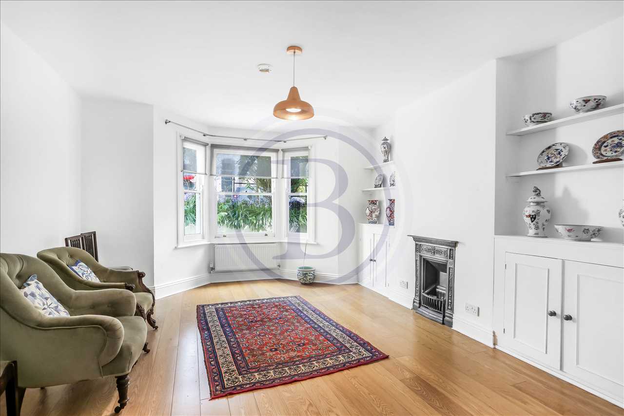 4 bed end of terrace house for sale in Hugo Road 2