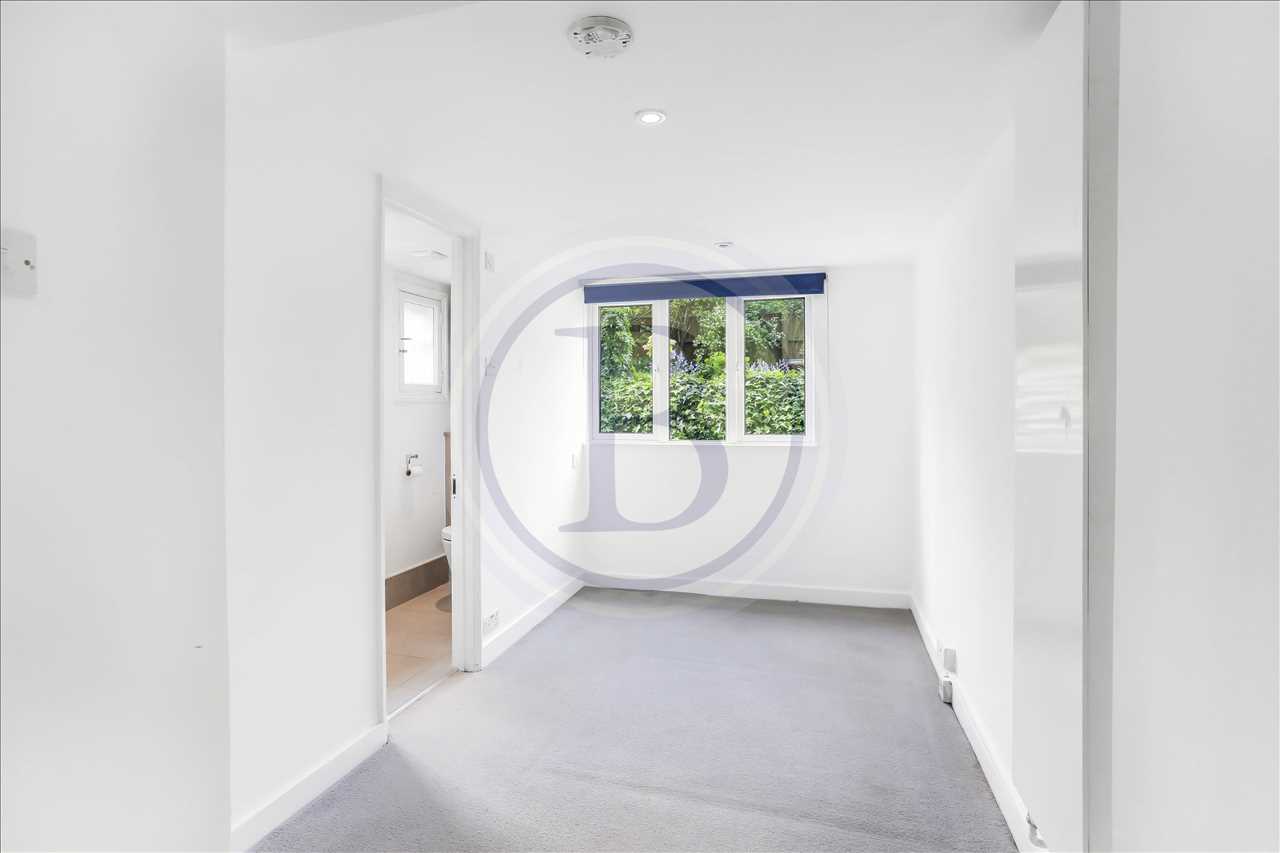 4 bed end of terrace house for sale in Hugo Road  - Property Image 4