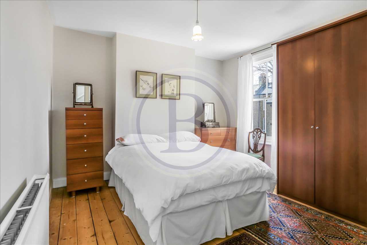 4 bed end of terrace house for sale in Hugo Road 10