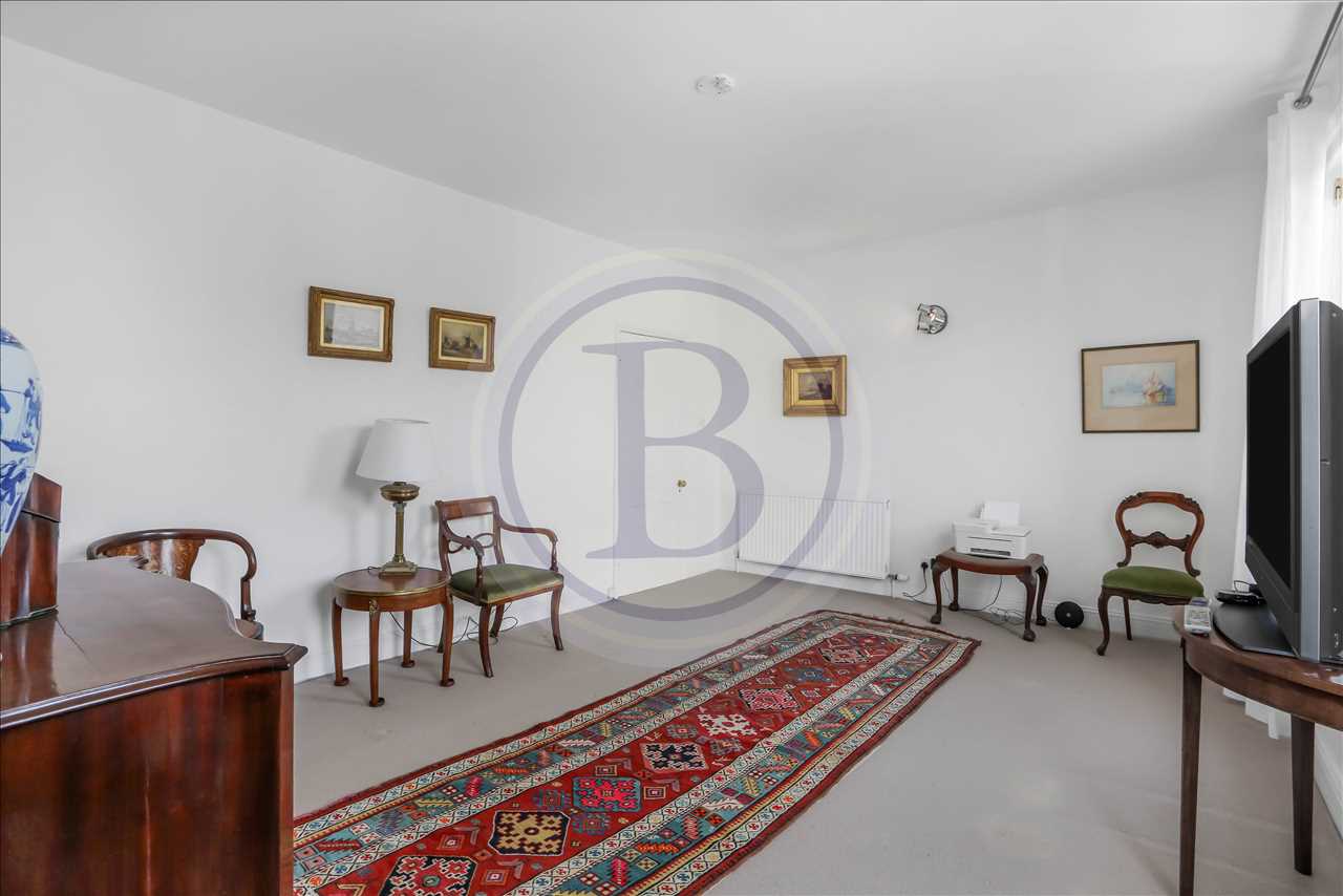 4 bed end of terrace house for sale in Hugo Road  - Property Image 12