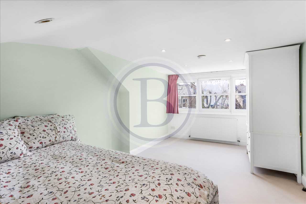 4 bed end of terrace house for sale in Hugo Road  - Property Image 14