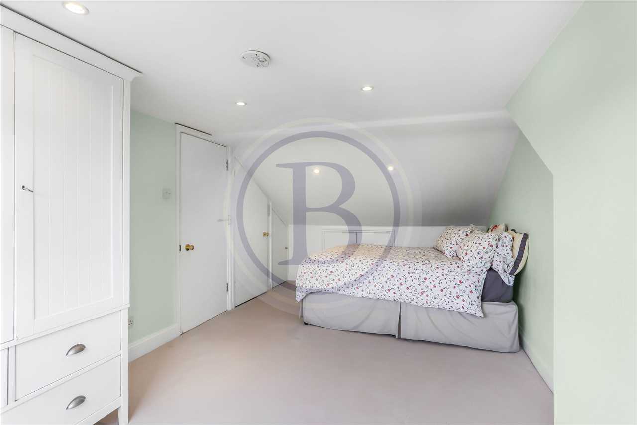 4 bed end of terrace house for sale in Hugo Road  - Property Image 15