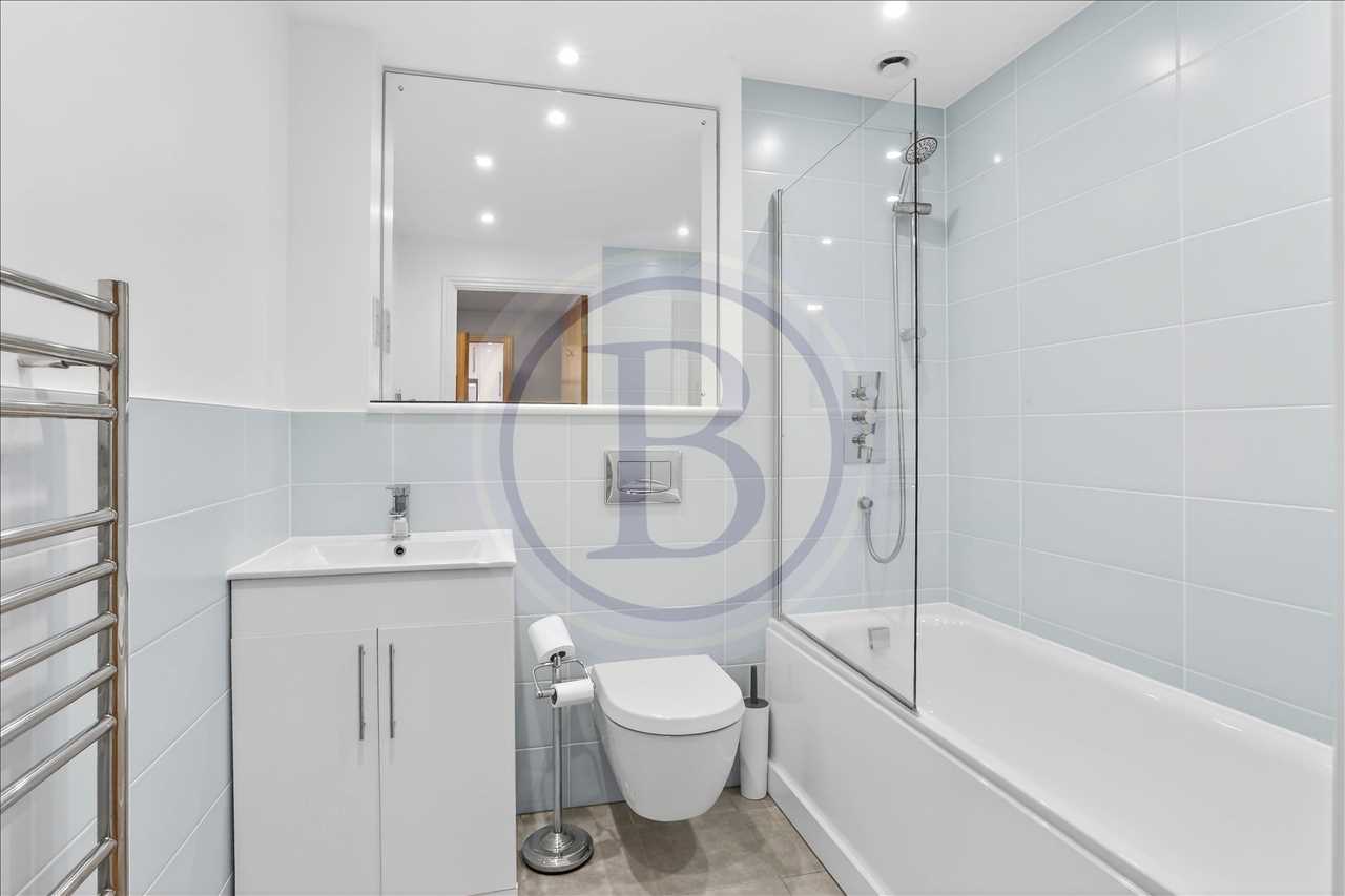 2 bed flat for sale in Sherard Court 7