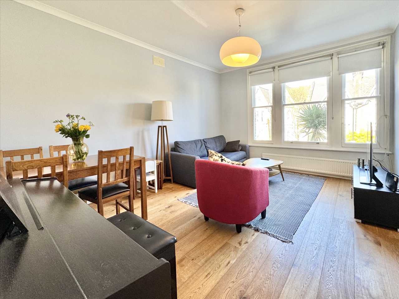 2 bed flat for sale in Yerbury Road 3