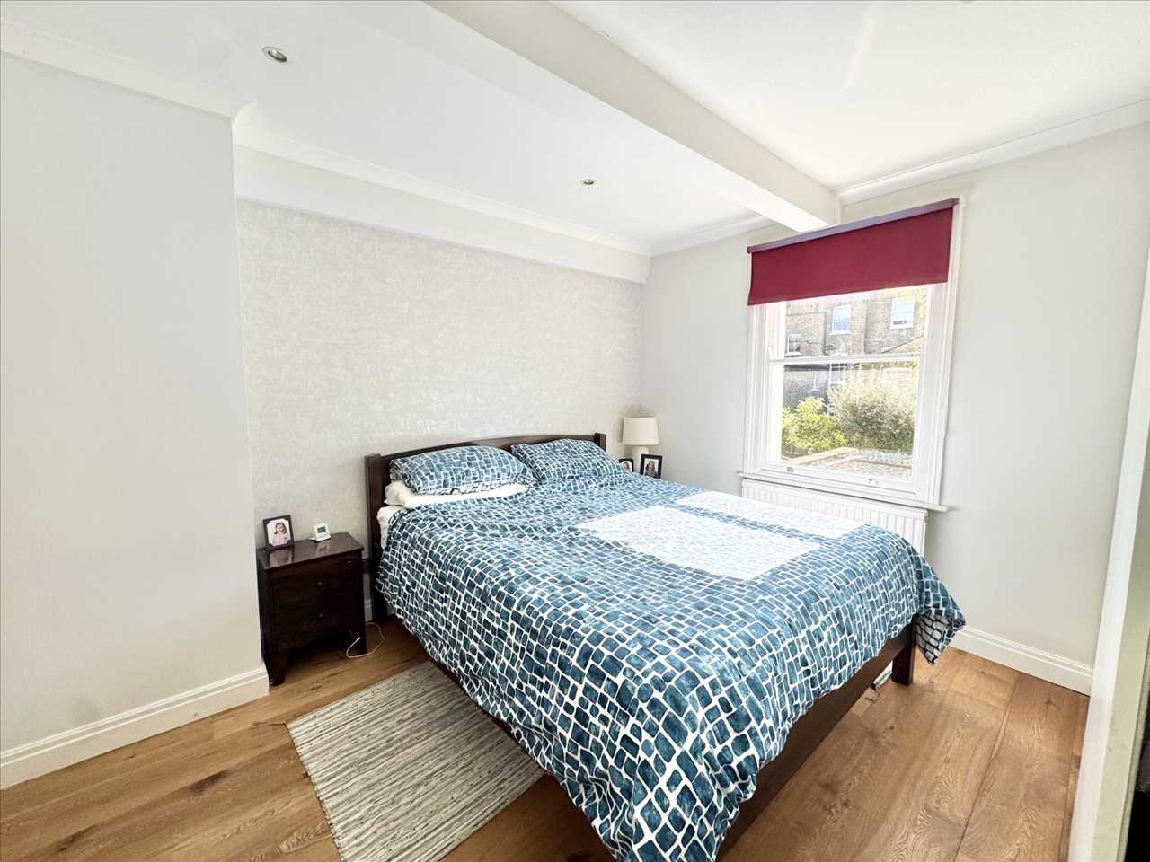 2 bed flat for sale in Yerbury Road 4