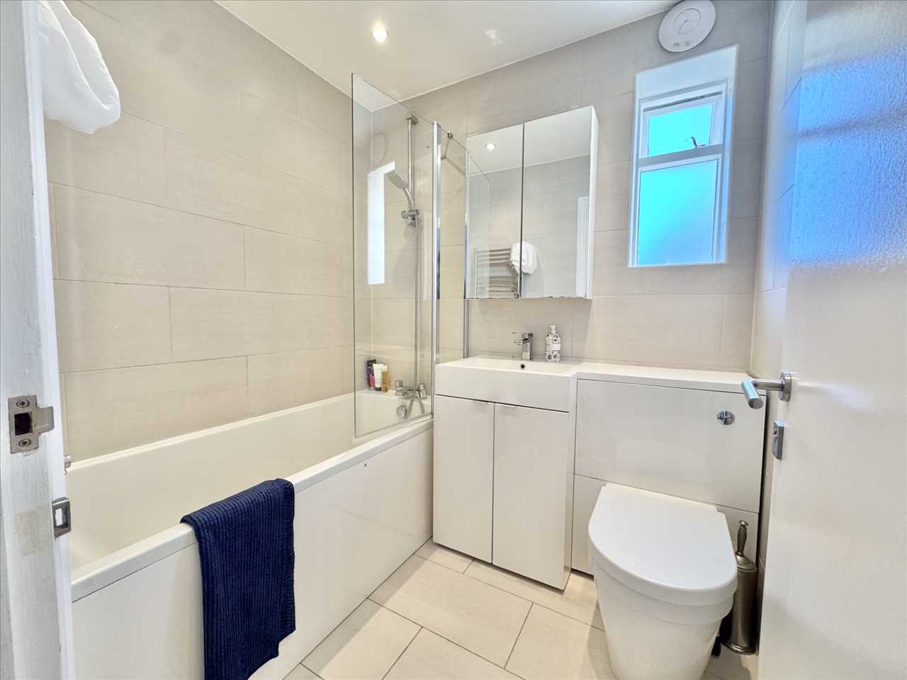 2 bed flat for sale in Yerbury Road 5