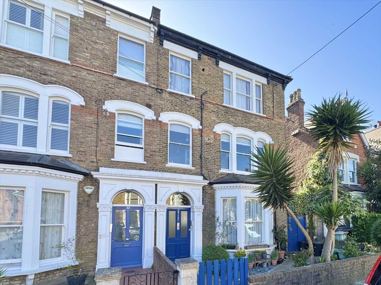 2 bed flat for sale in Yerbury Road 7