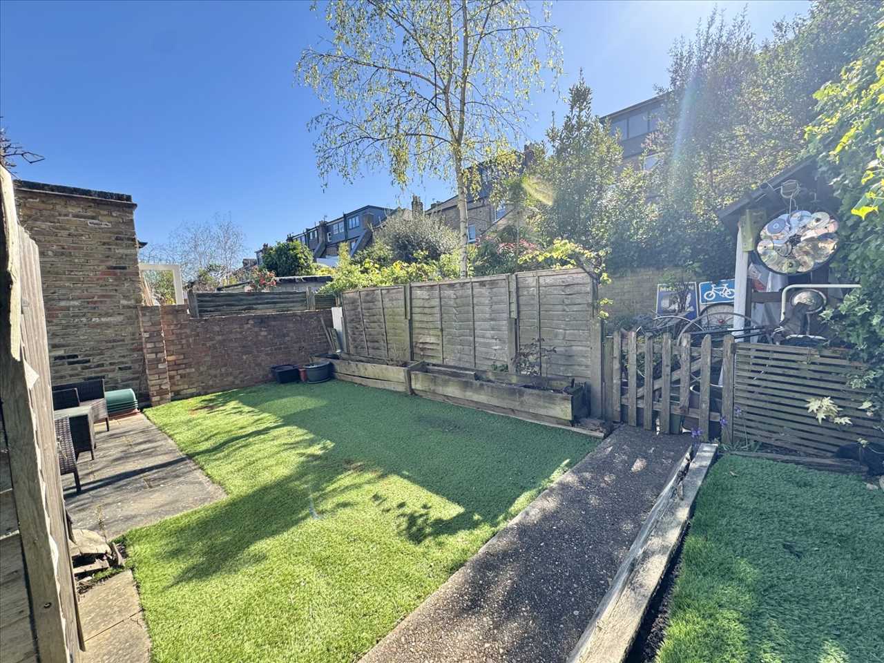 2 bed flat for sale in Yerbury Road 11