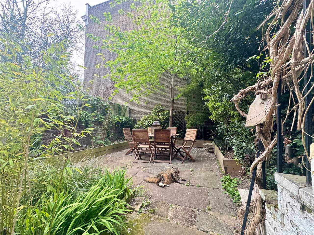 1 bed flat for sale in Montpelier Grove 3