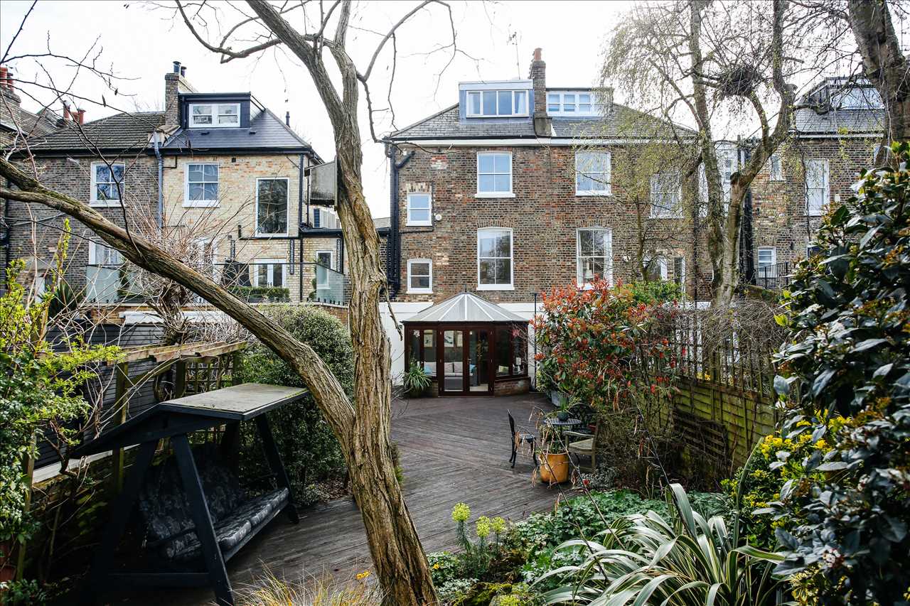 4 bed semi-detached house for sale in Hungerford Road 1