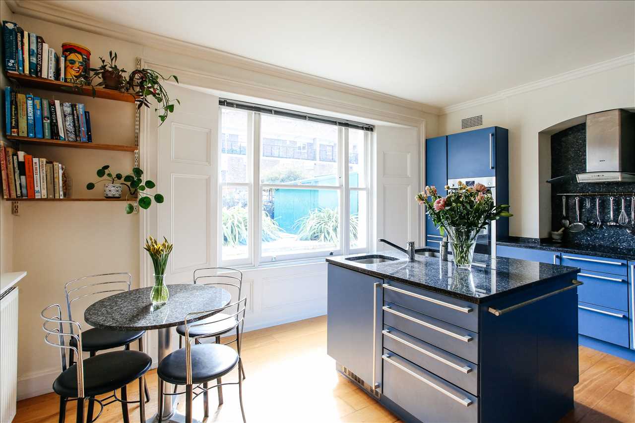 4 bed semi-detached house for sale in Hungerford Road  - Property Image 5