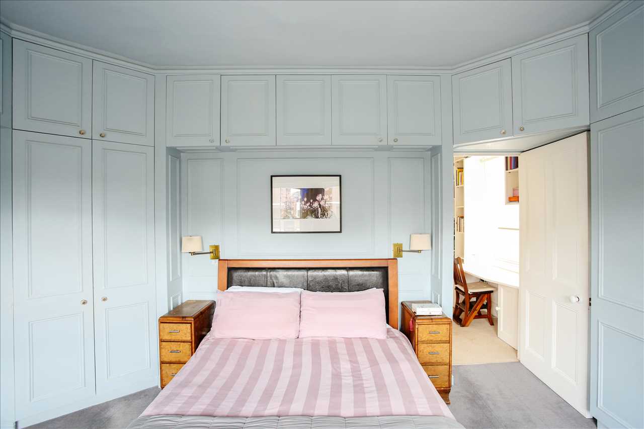 4 bed semi-detached house for sale in Hungerford Road 19