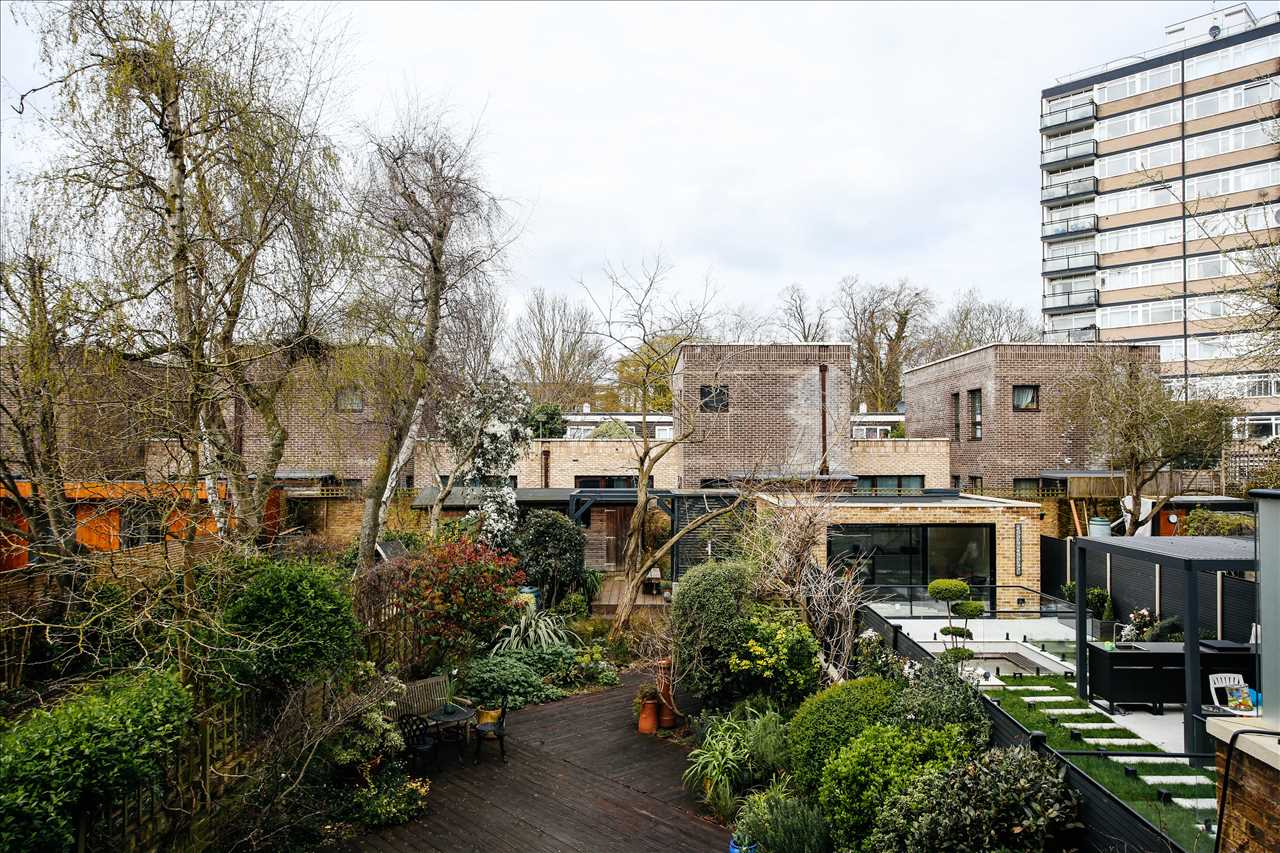 4 bed semi-detached house for sale in Hungerford Road 24
