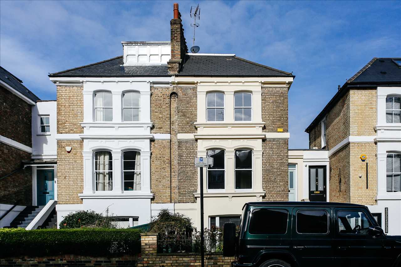 4 bed semi-detached house for sale in Hungerford Road 25