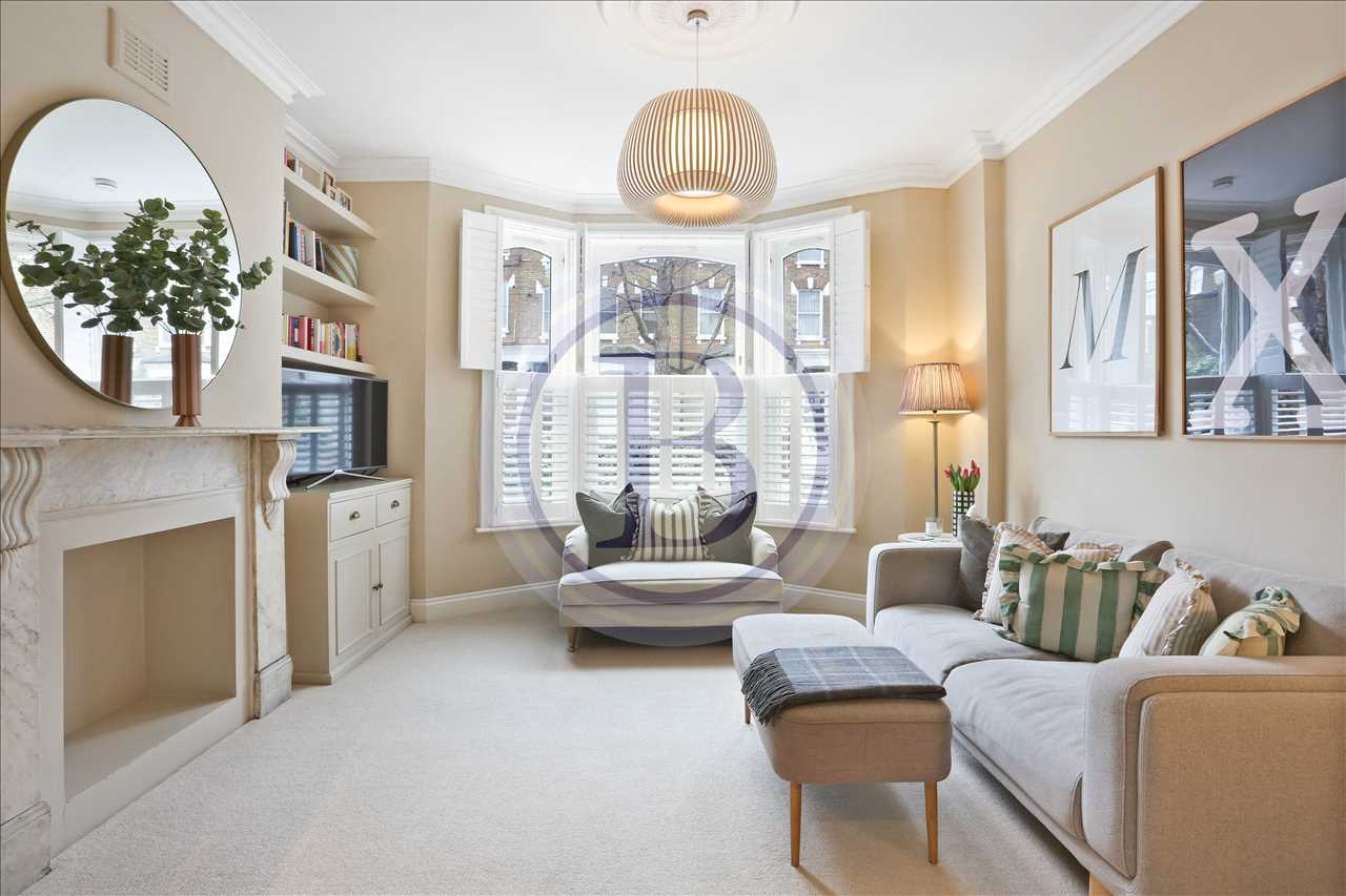 2 bed flat for sale in Highwood Road  - Property Image 4