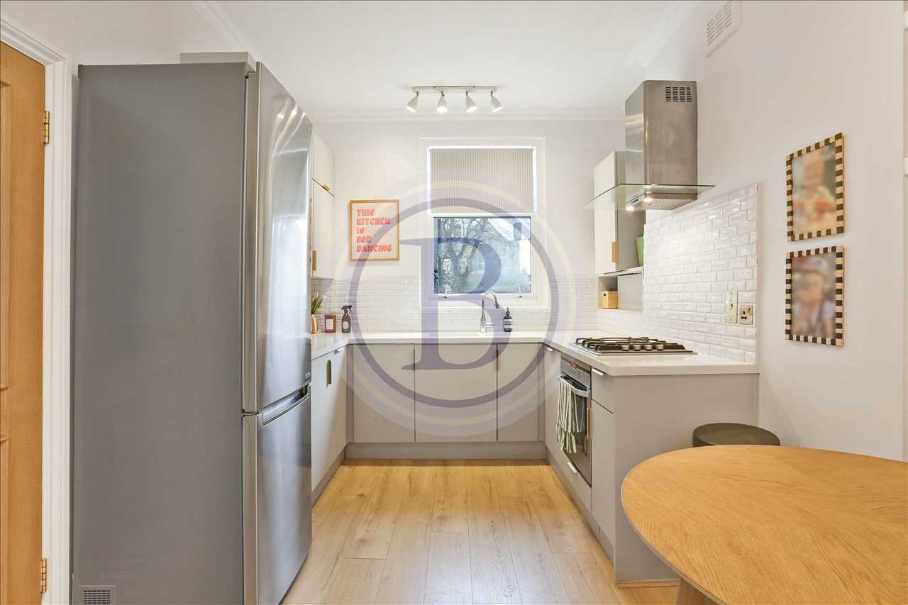 2 bed flat for sale in Highwood Road 5