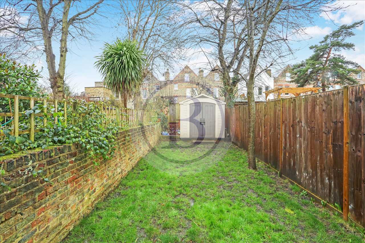 2 bed flat for sale in Highwood Road  - Property Image 14