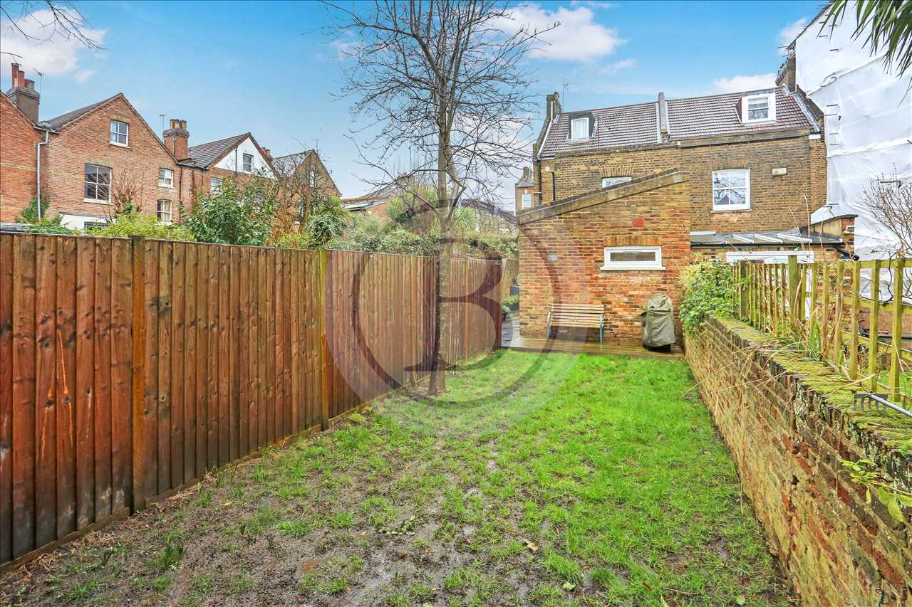 2 bed flat for sale in Highwood Road  - Property Image 15