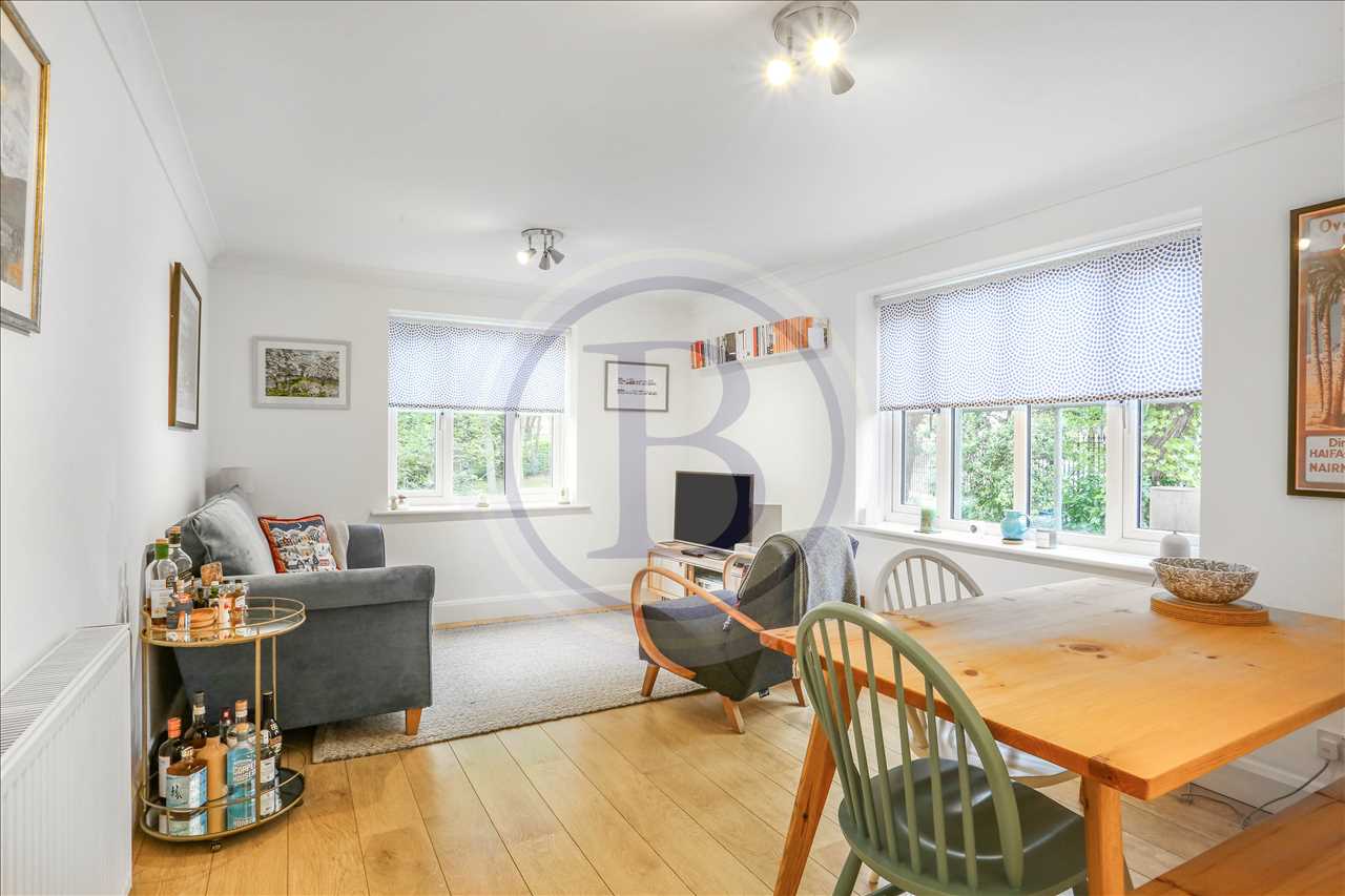 CHAIN FREE! A spacious and well presented (approximately 646 Sq Ft / 60 Sq M) first floor purpose built apartment enjoying a bright aspect, forming part of a highly sought after modern gated development that includes well maintained communal gardens. The accommodation comprises two double ...