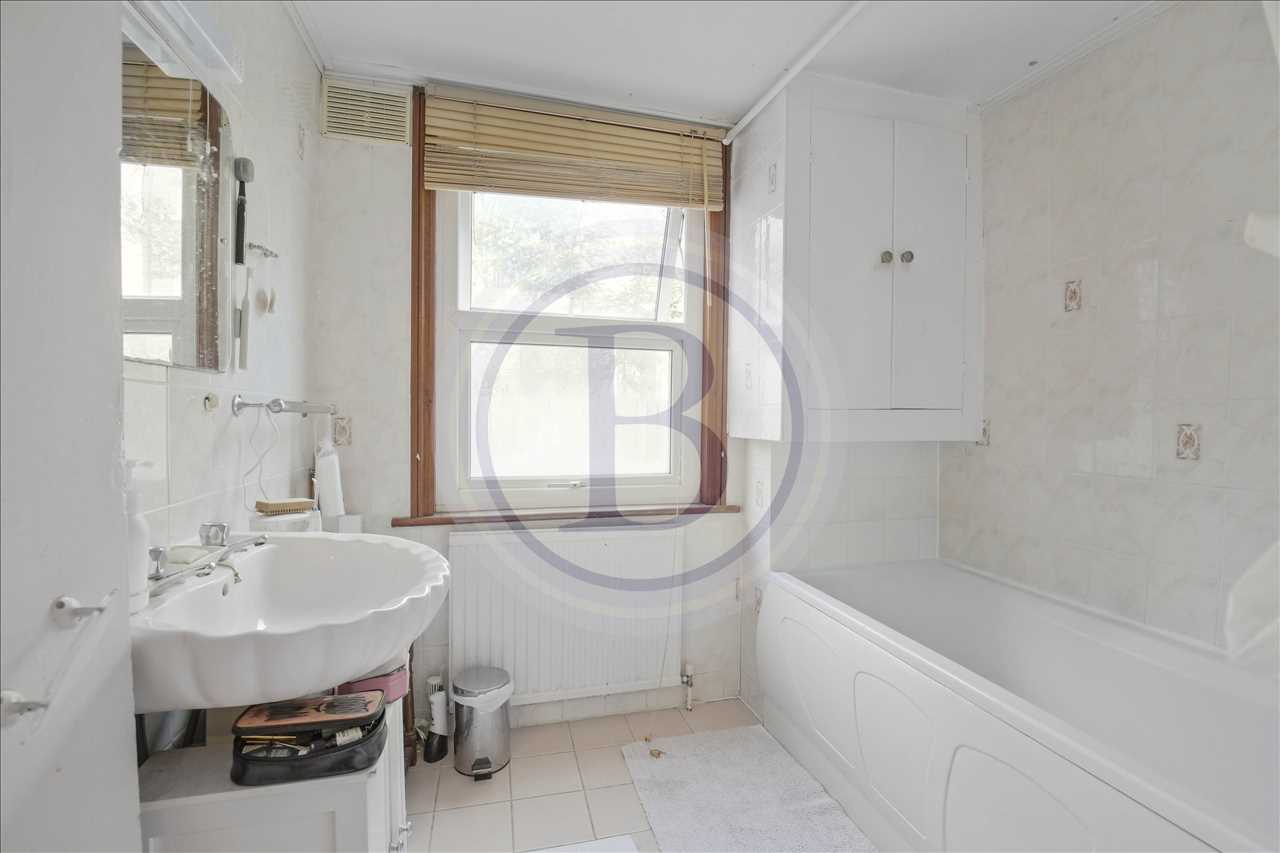 4 bed end of terrace house for sale in Corinne Road 11