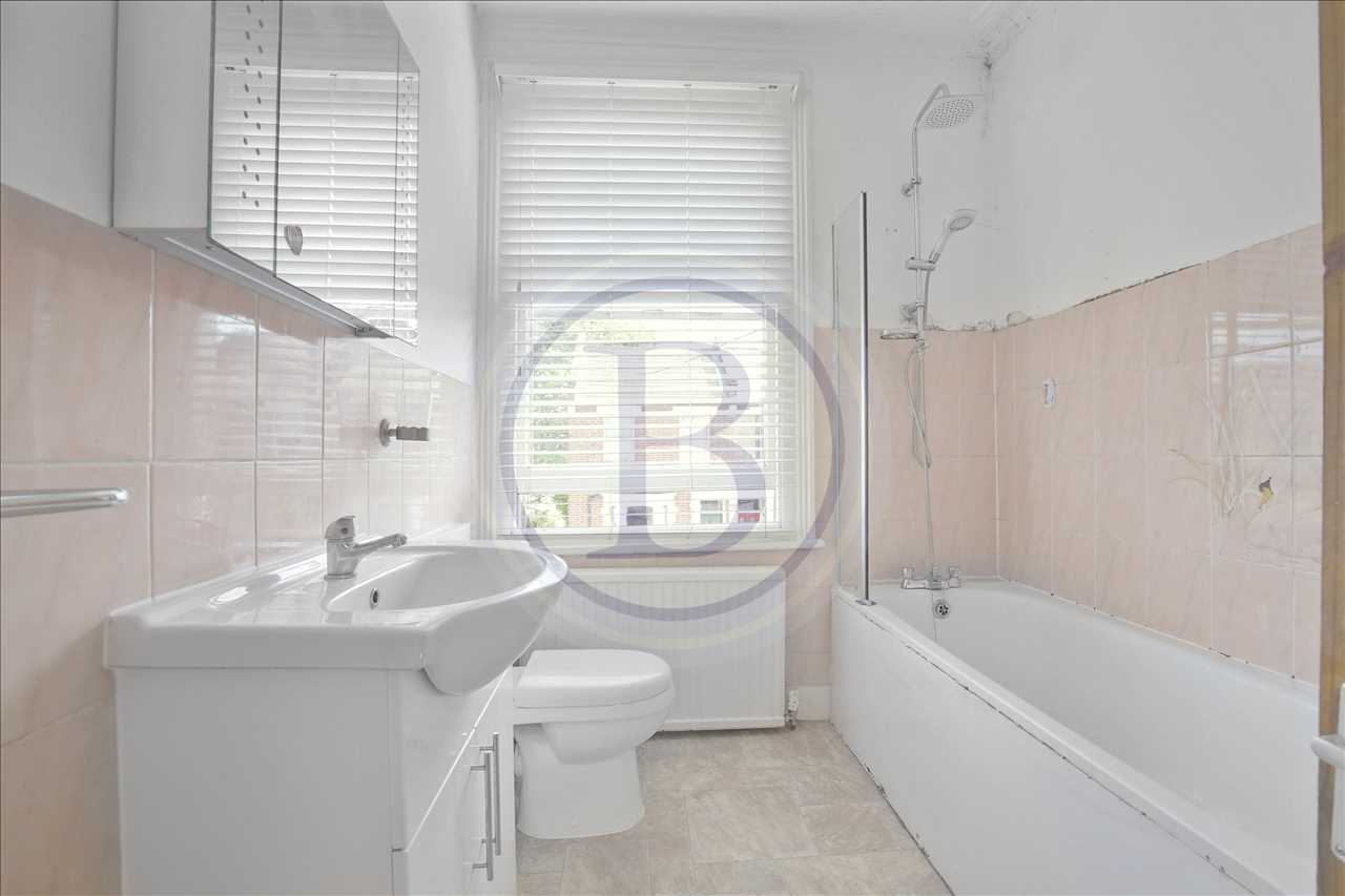 4 bed end of terrace house for sale in Corinne Road 19