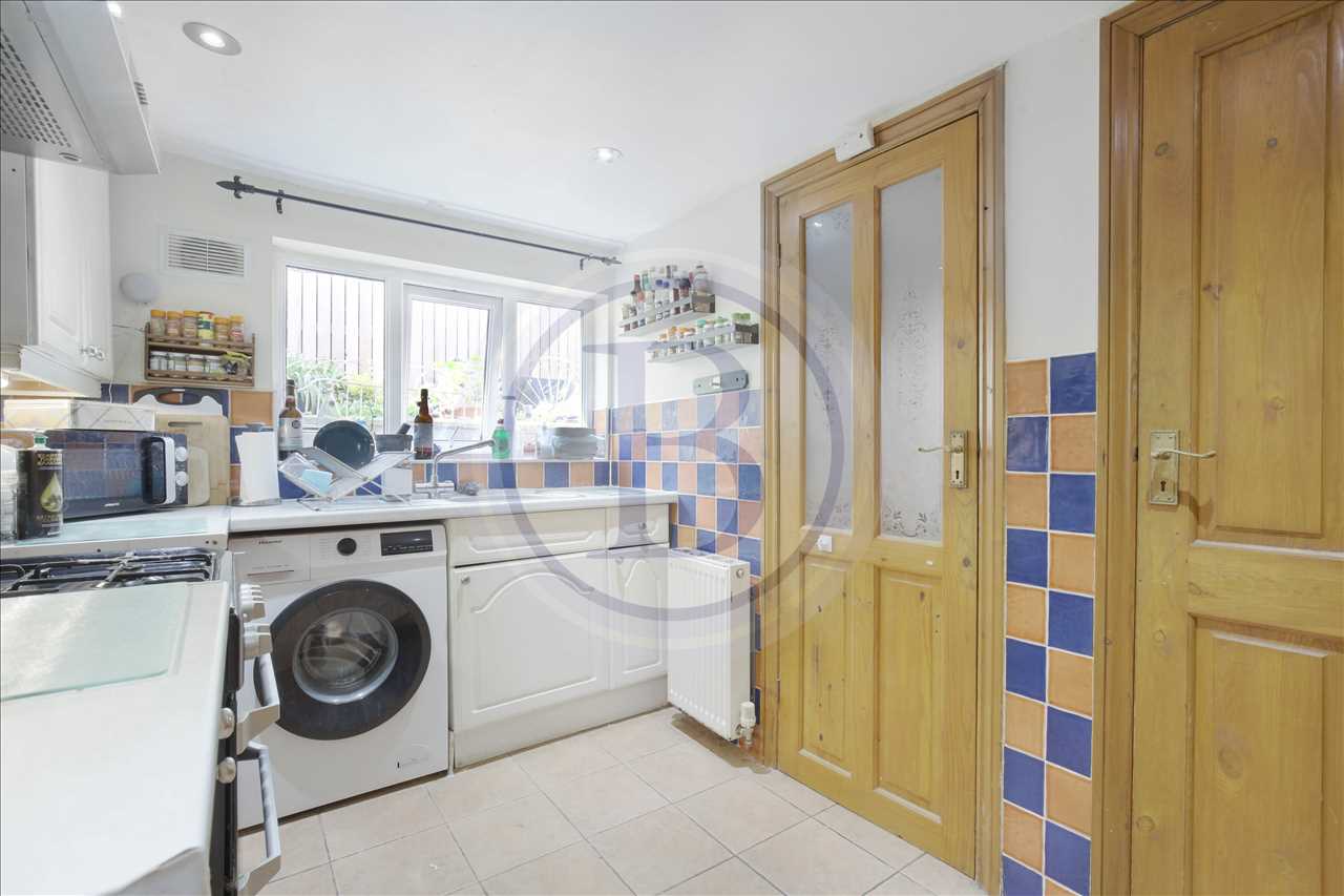 4 bed end of terrace house for sale in Corinne Road 21