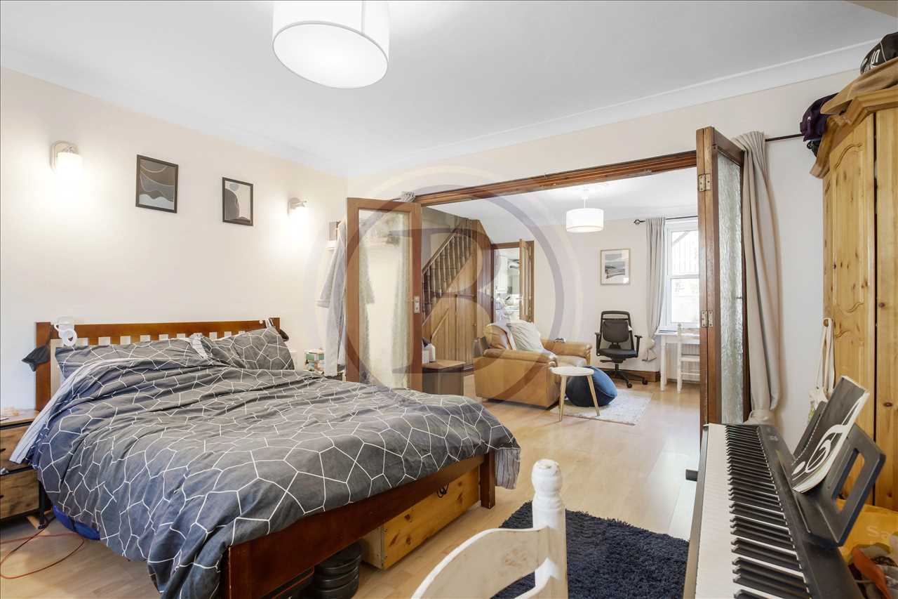 4 bed end of terrace house for sale in Corinne Road 24