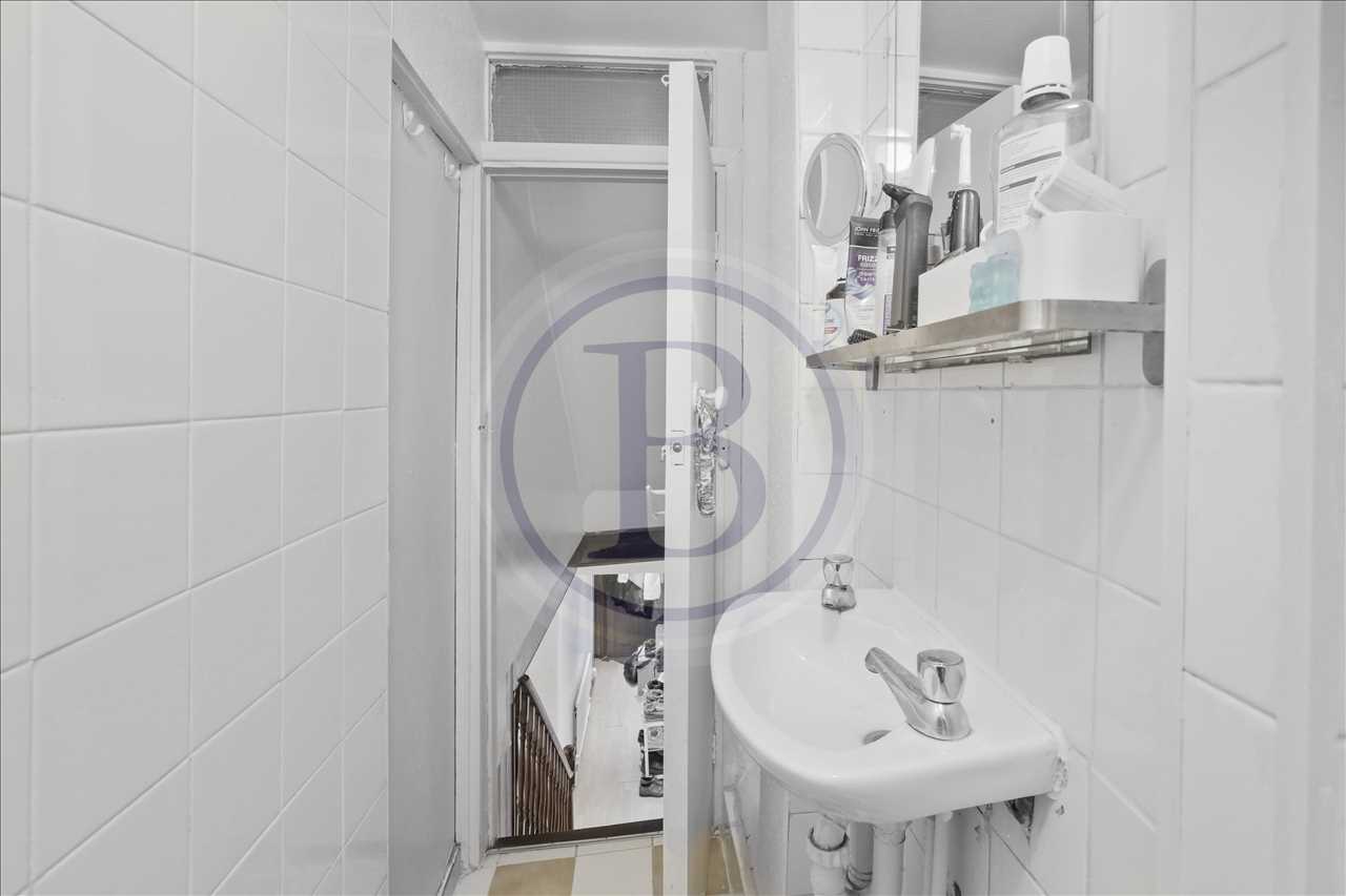 4 bed end of terrace house for sale in Corinne Road 30