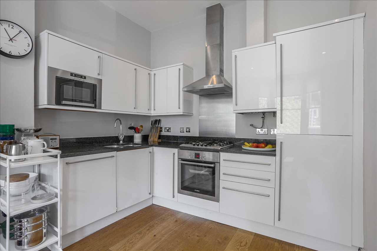 2 bed flat for sale in Huddleston Road  - Property Image 6