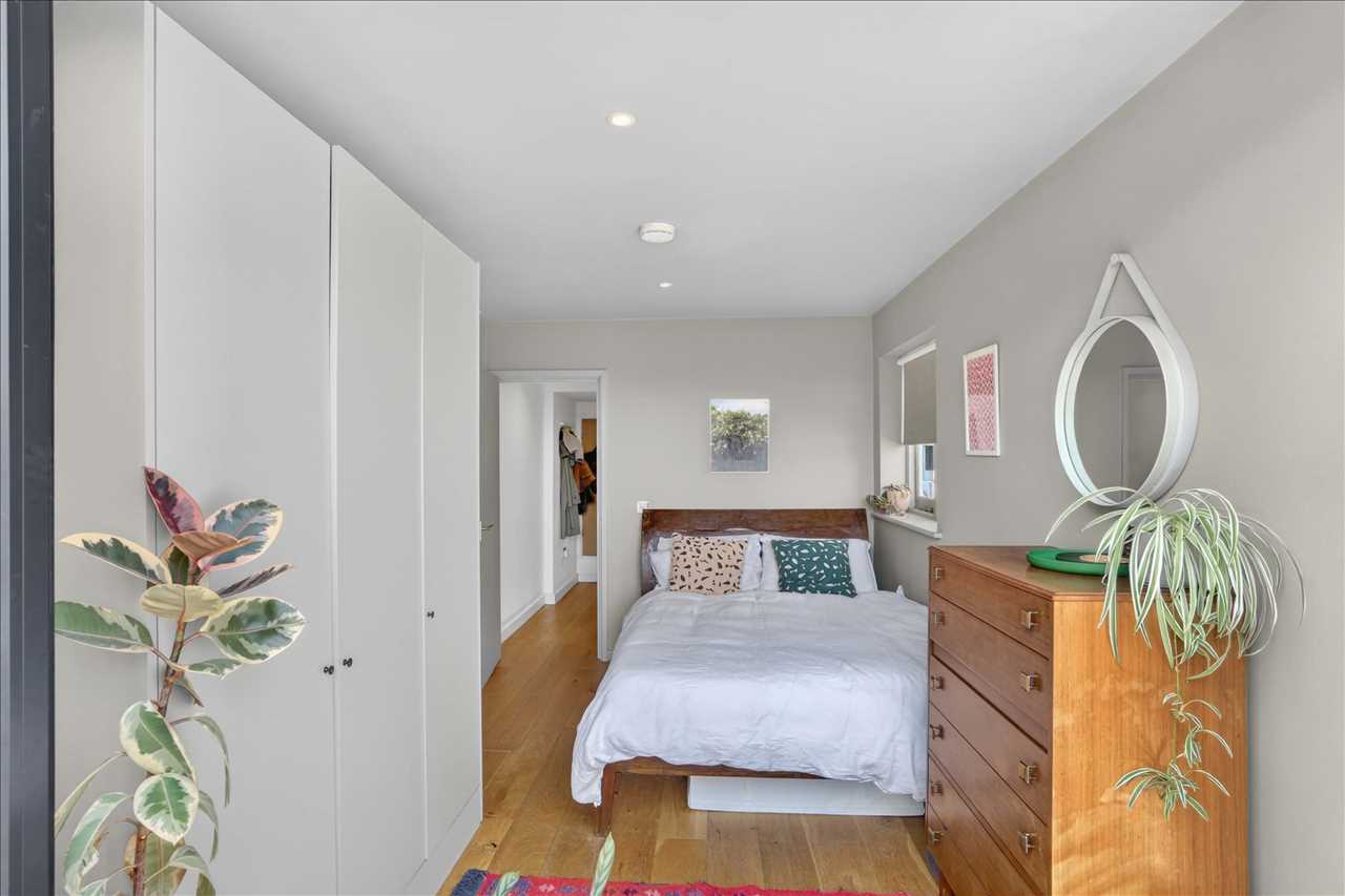 2 bed flat for sale in Huddleston Road  - Property Image 10