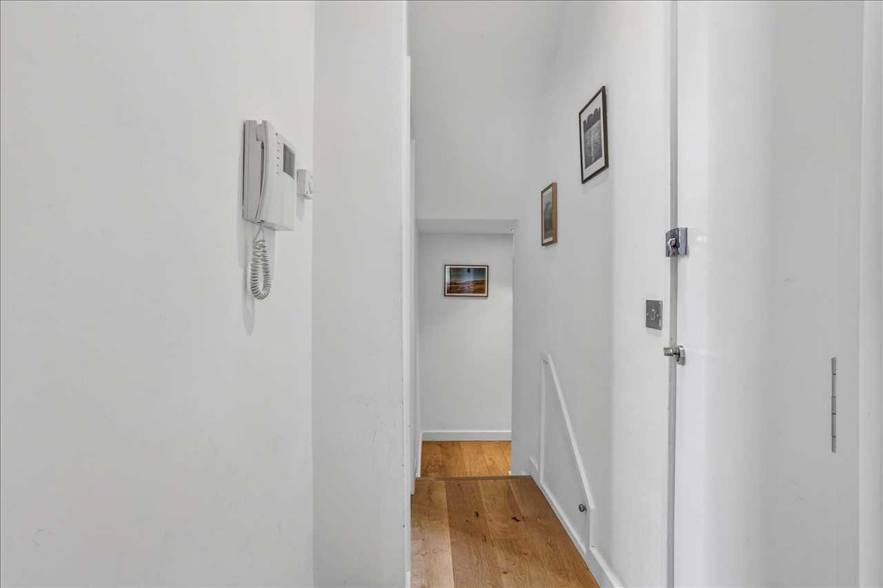 2 bed flat for sale in Huddleston Road 10