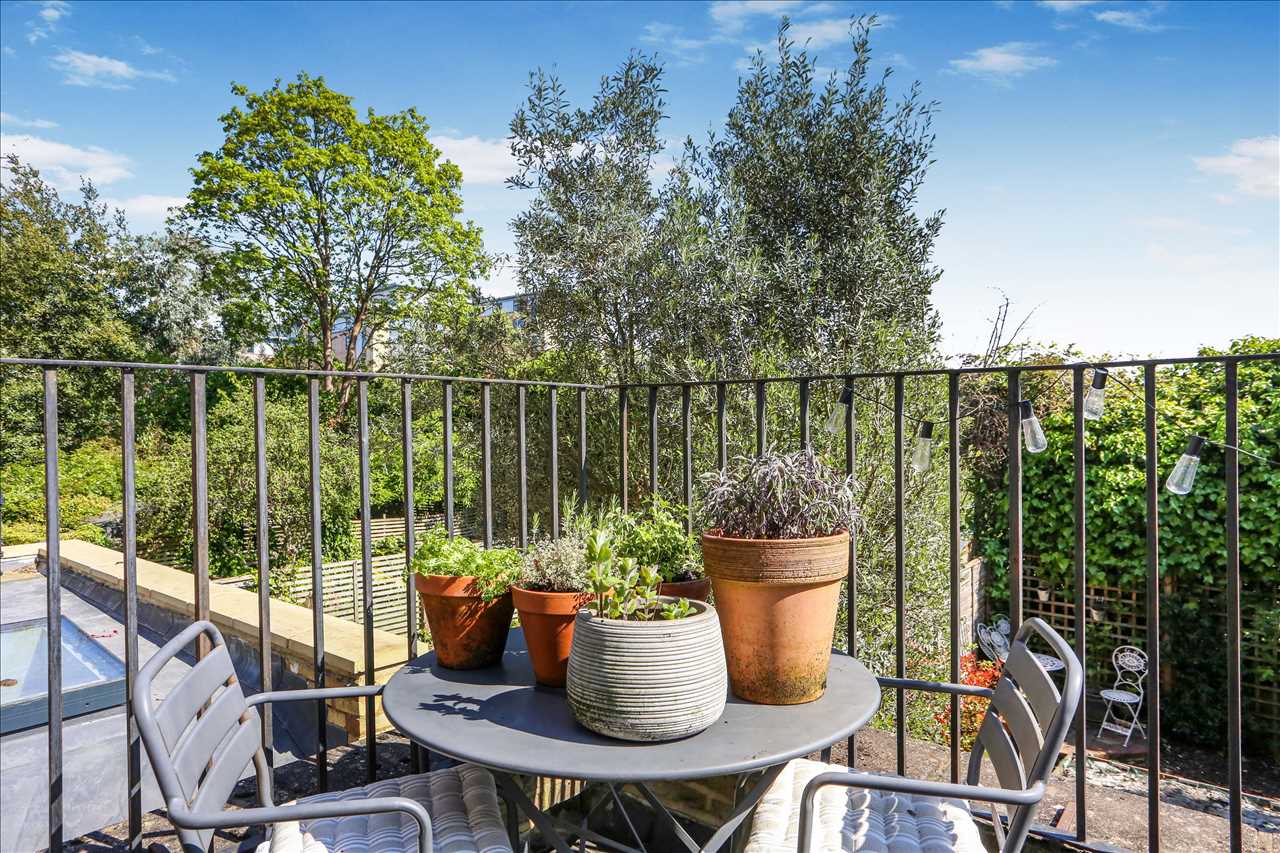 2 bed flat for sale in Huddleston Road  - Property Image 19