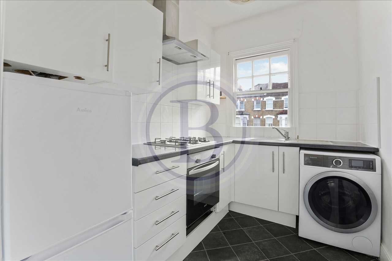 3 bed flat for sale in Tytherton Road  - Property Image 4