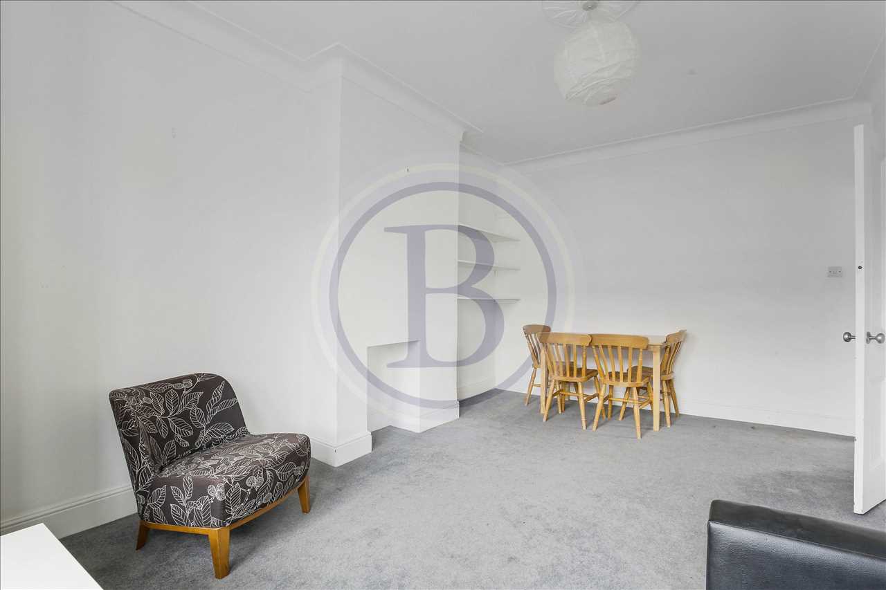 3 bed flat for sale in Tytherton Road 4