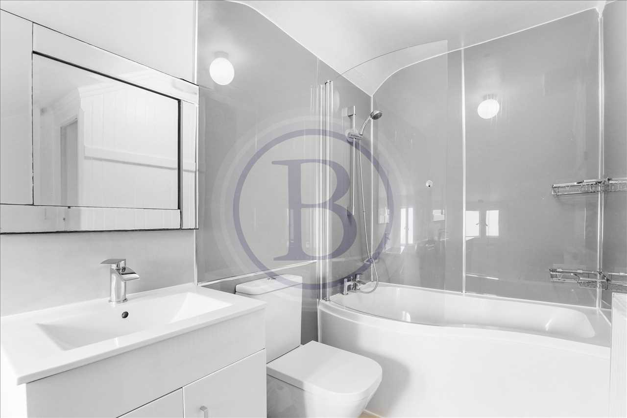 3 bed flat for sale in Tytherton Road 6