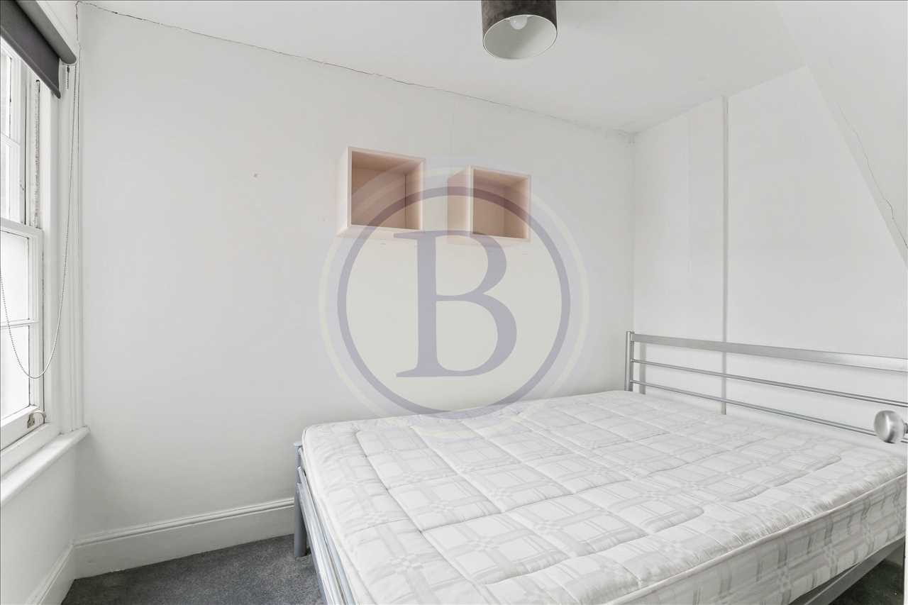 3 bed flat for sale in Tytherton Road 11
