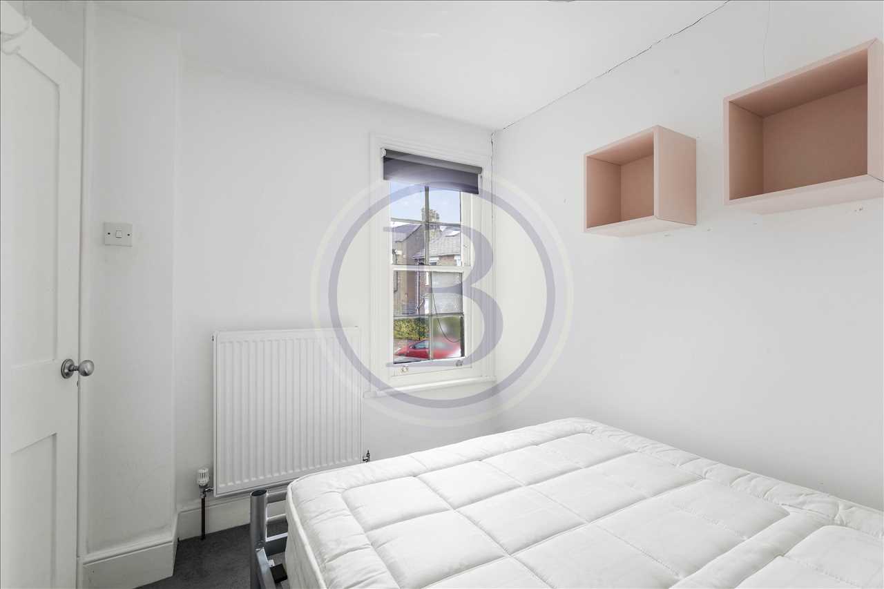 3 bed flat for sale in Tytherton Road 12