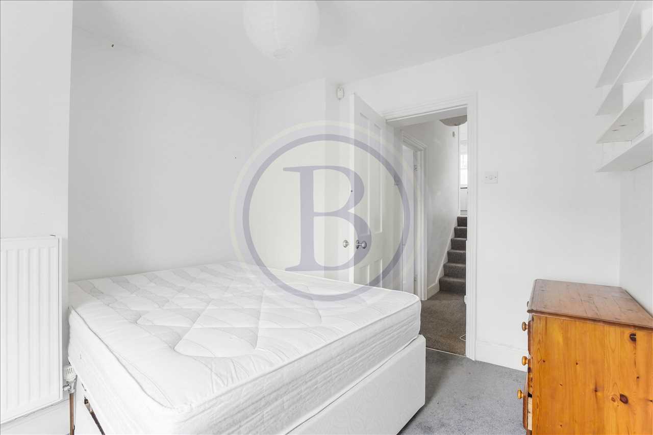 3 bed flat for sale in Tytherton Road 13