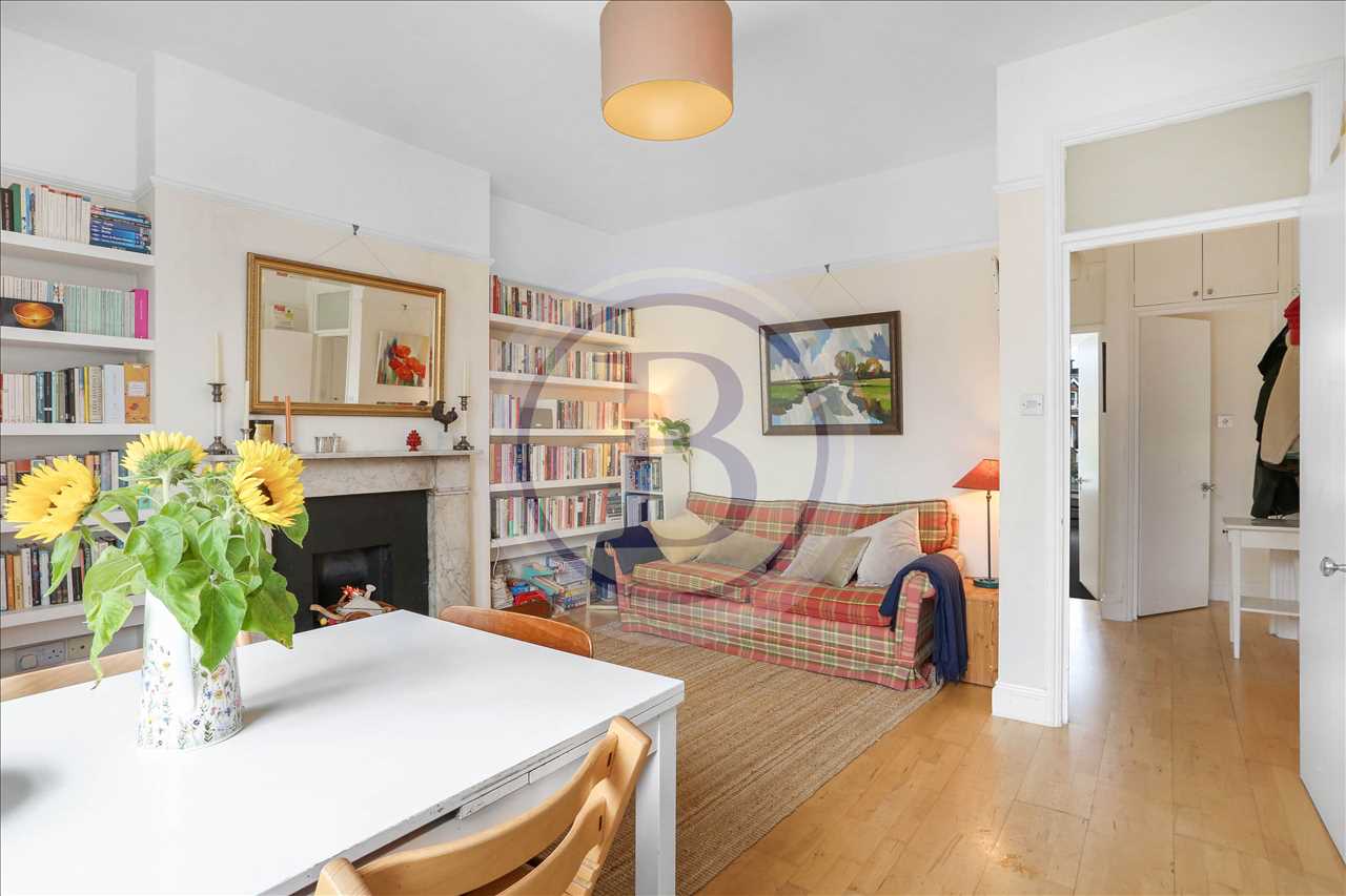 2 bed flat for sale in Yerbury Road 1
