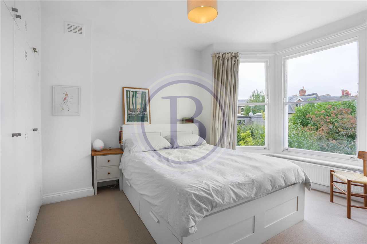 2 bed flat for sale in Yerbury Road  - Property Image 3