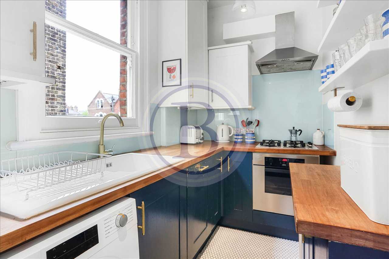 2 bed flat for sale in Yerbury Road  - Property Image 8