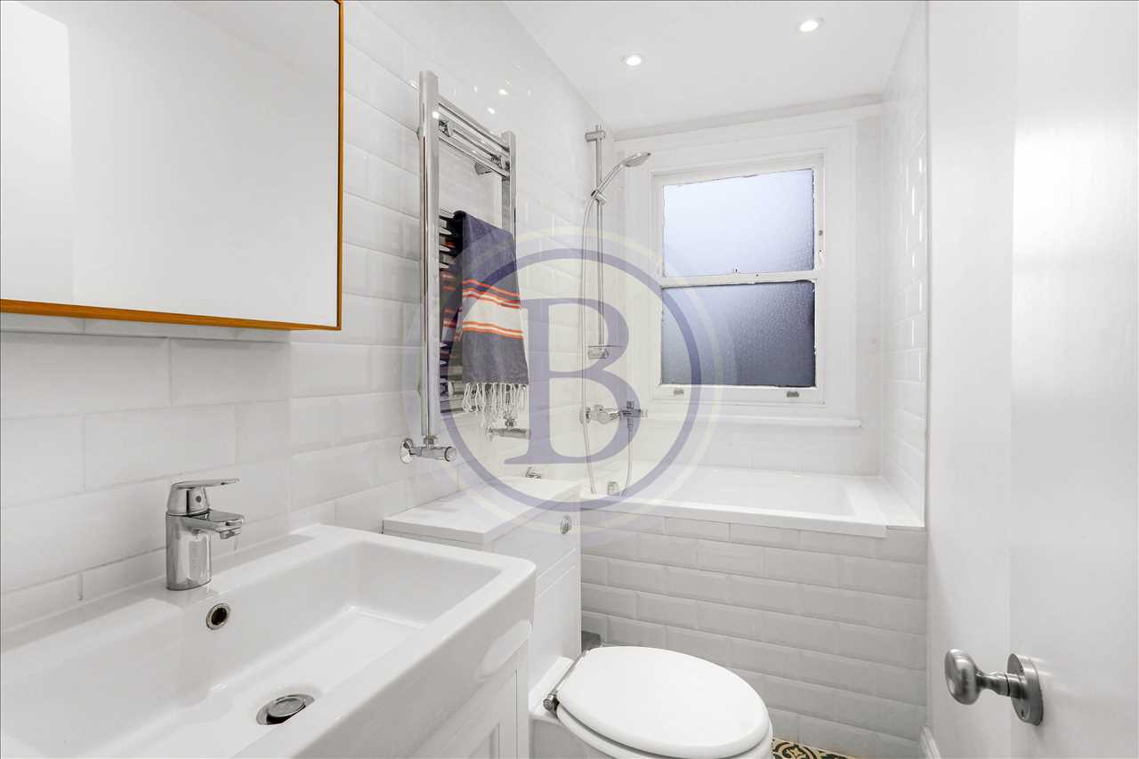 2 bed flat for sale in Yerbury Road 13