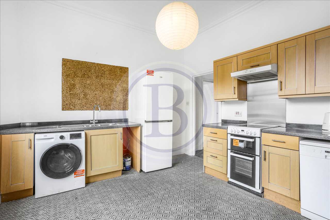 2 bed flat to rent in Tufnell Park Road 2