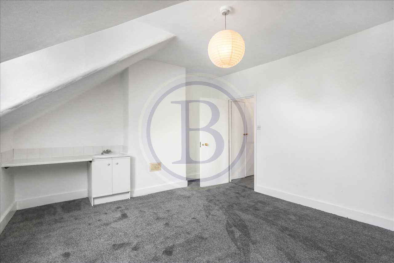 2 bed flat to rent in Tufnell Park Road 3
