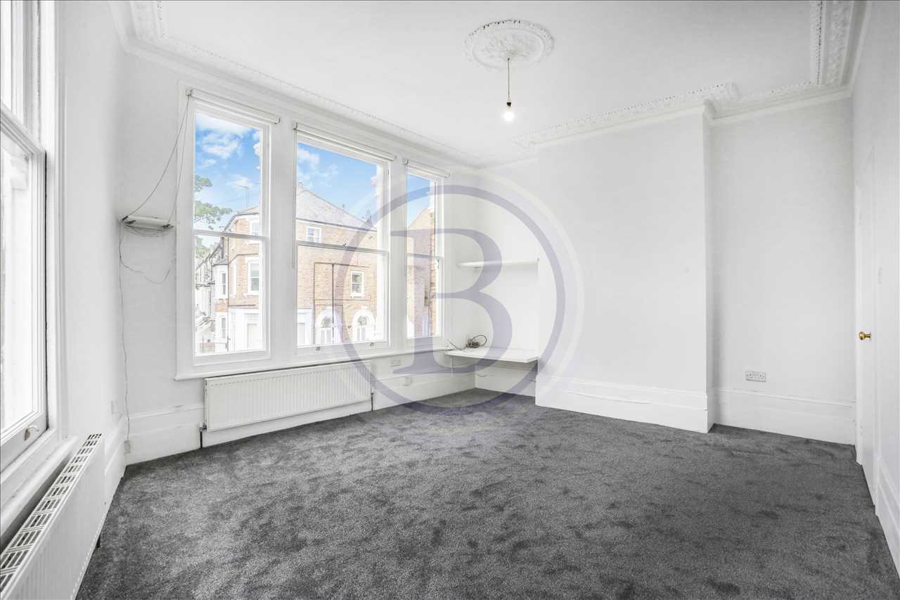2 bed flat to rent in Tufnell Park Road 5