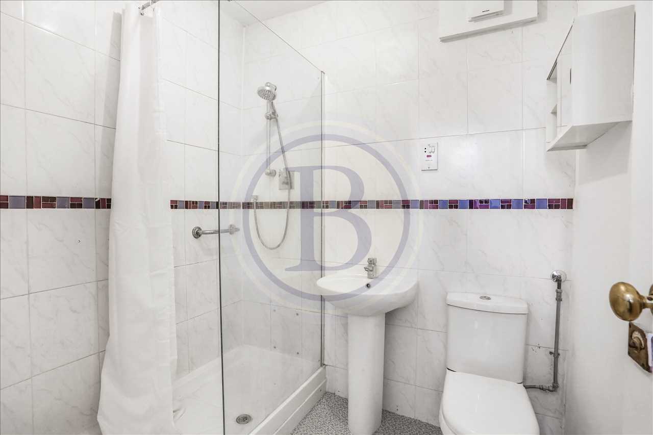 2 bed flat to rent in Tufnell Park Road 9