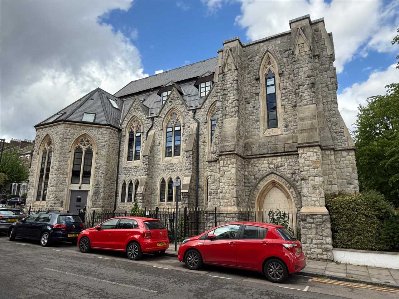 1 bed flat to rent in Junction Road - Property Image 1