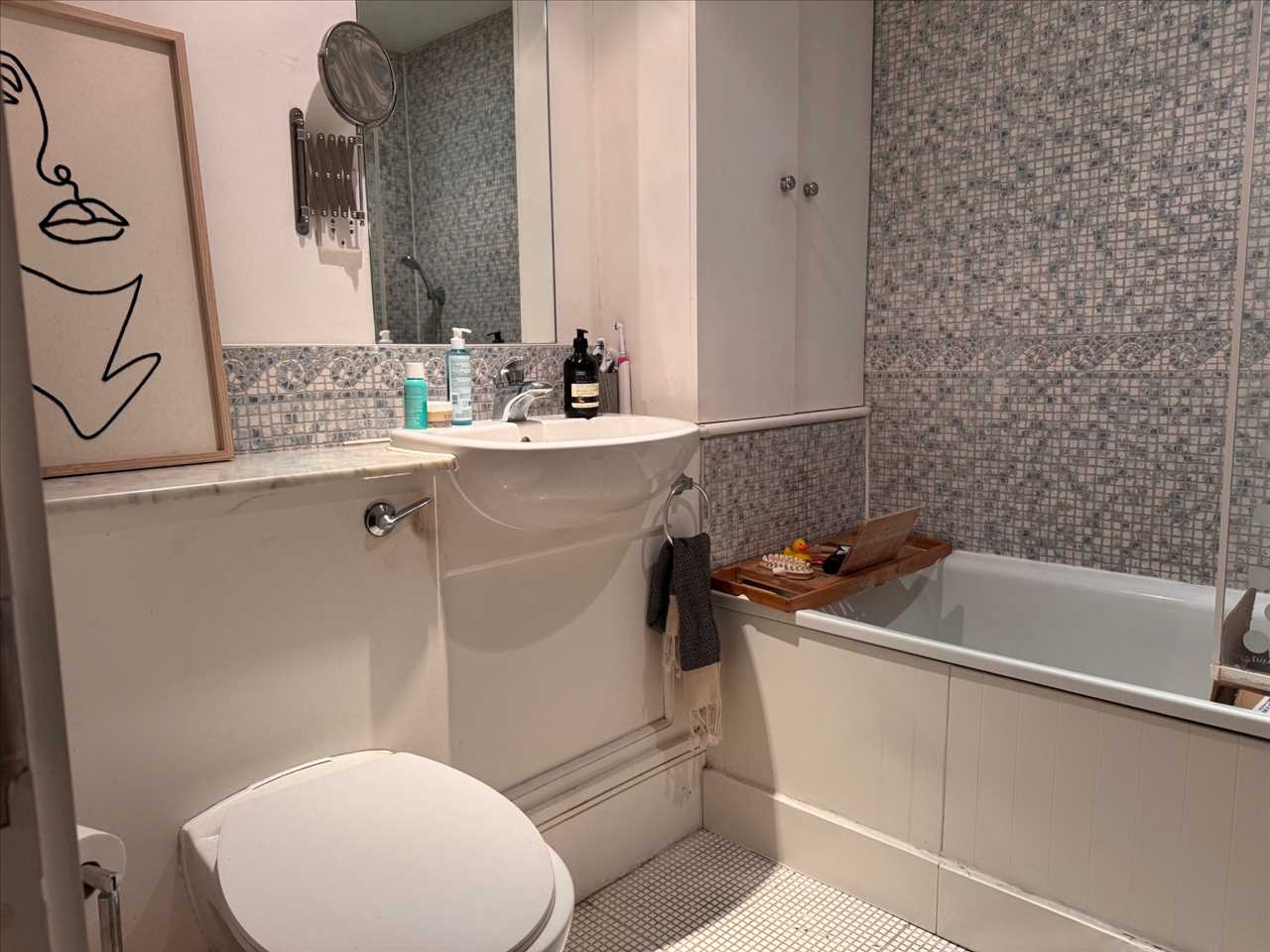 1 bed flat to rent in Junction Road 7