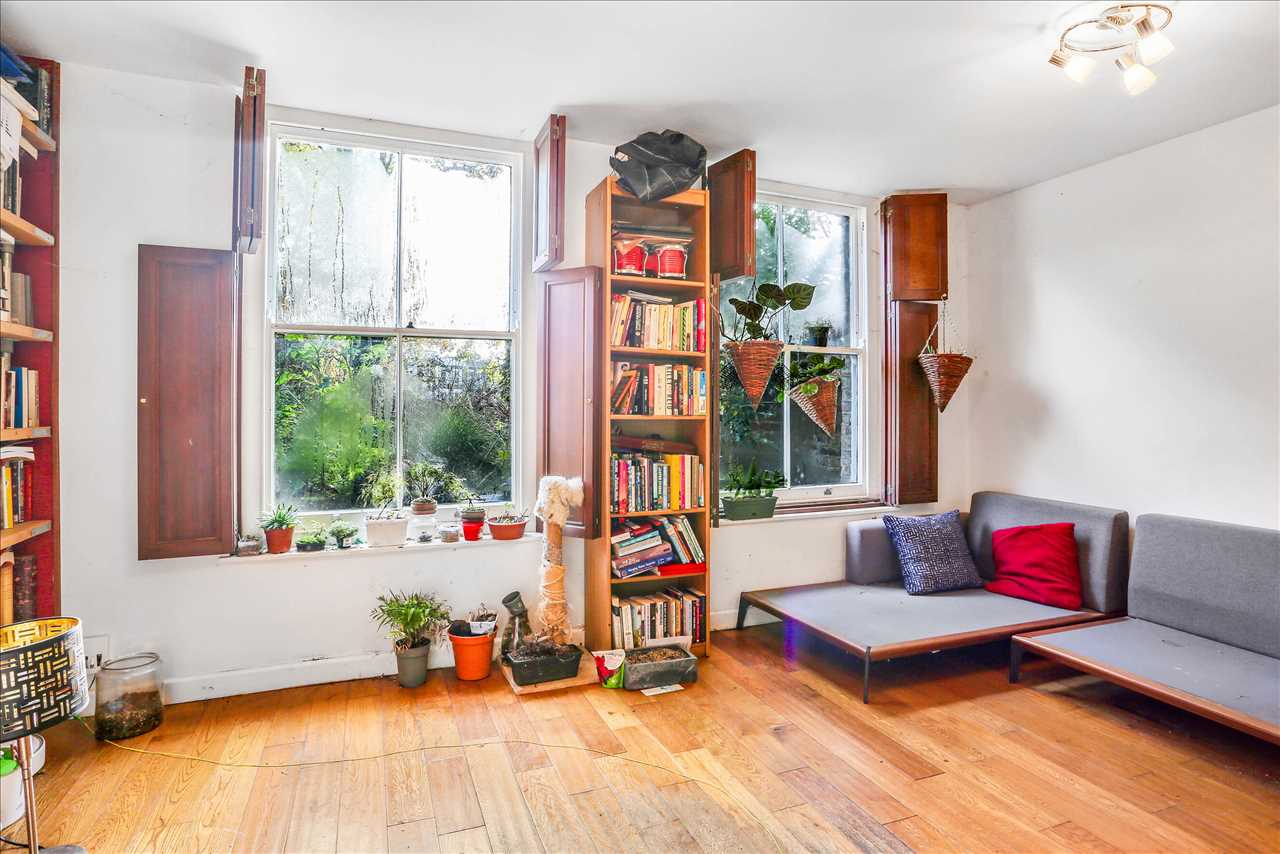2 bed flat for sale in Leighton Crescent 2