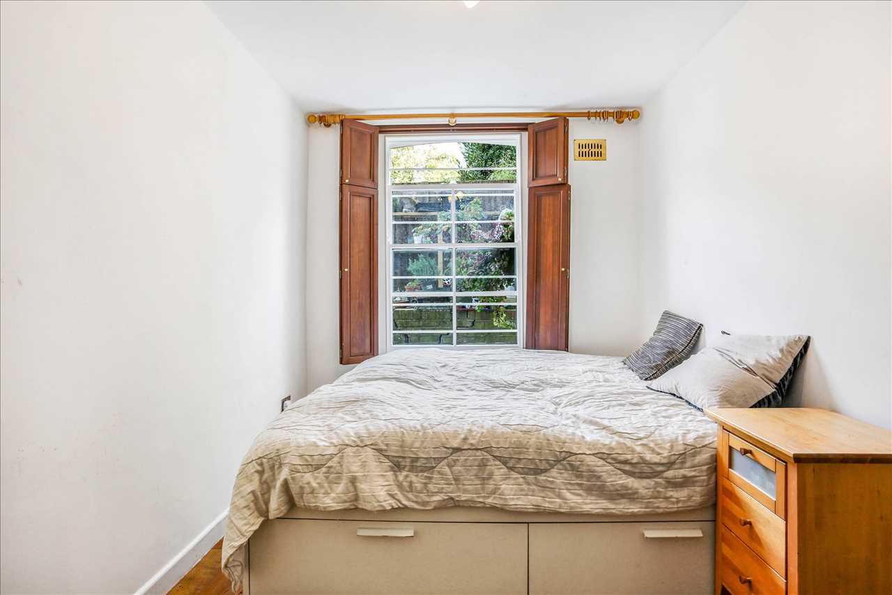 2 bed flat for sale in Leighton Crescent 7